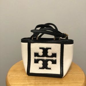 Cute Tory Burch bag. Mint condition. If you like small bags,this one is for you.